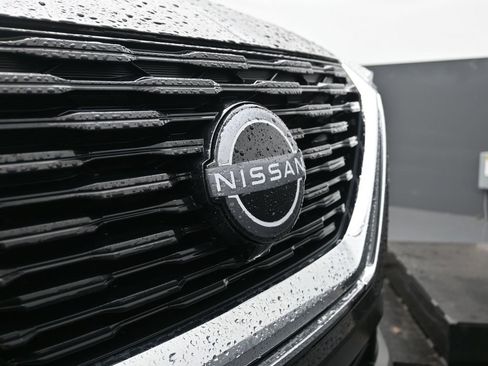 Used 2023 Nissan Rogue S image 16