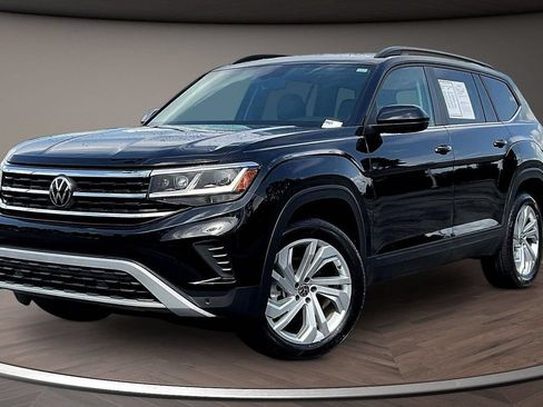 Used 2023 Volkswagen Atlas SE w/ Panoramic Sunroof Package FWD image 3