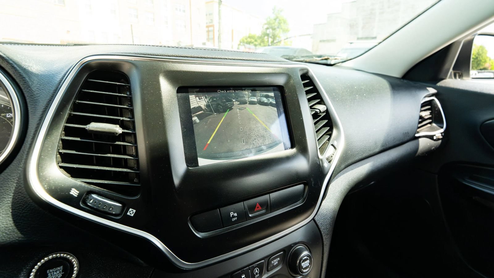 Used 2019 Jeep Cherokee Latitude Plus AWD/4WD image 35
