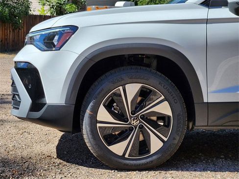 New 2025 Volkswagen Taos SE image 10