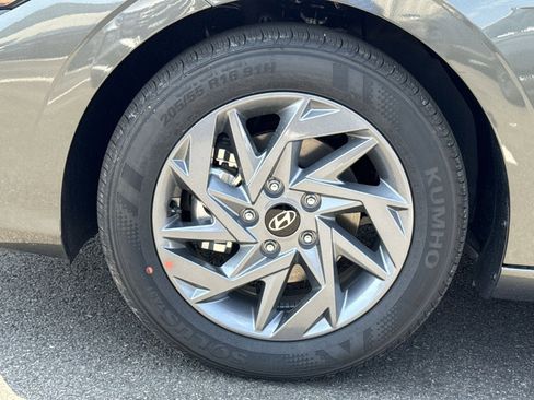 New 2026 Hyundai Elantra Hybrid FWD image 12
