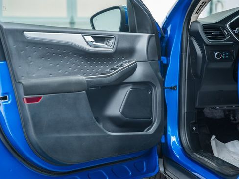 Used 2020 Ford Escape SE image 37