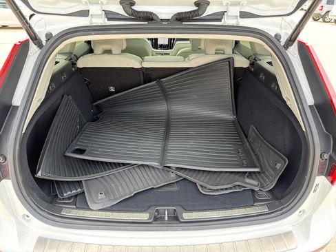 Used 2025 Volvo V60 B5 Cross Country Plus image 29