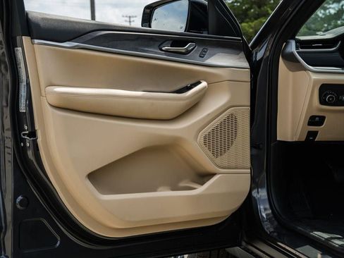 New 2025 Jeep Grand Cherokee L Limited w/ Luxury Tech Group II image 40