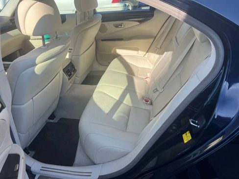Used 2007 Lexus LS 460 RWD image 10
