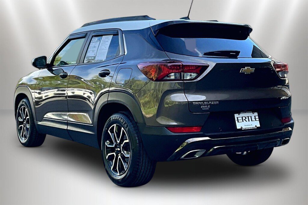 Used 2022 Chevrolet TrailBlazer ACTIV w/ Sun and Liftgate Package FWD image 4