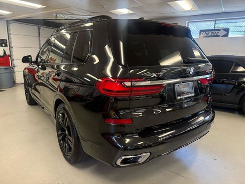 Used 2022 BMW X7 xDrive40i w/ M Sport Package AWD/4WD image 5