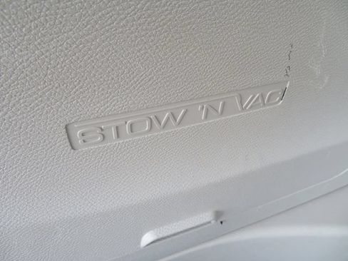 Used 2021 Chrysler Pacifica Touring-L w/ Uconnect Theater Family Group FWD image 23