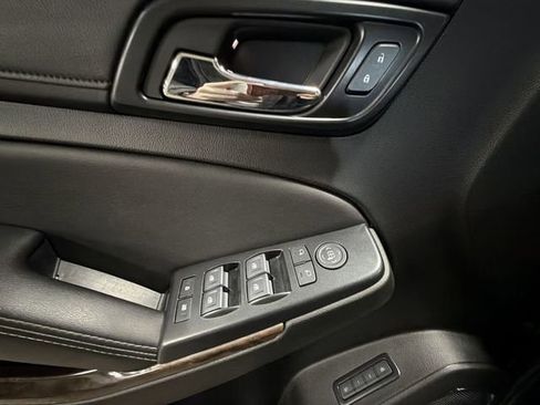 Used 2019 Chevrolet Suburban LT image 21