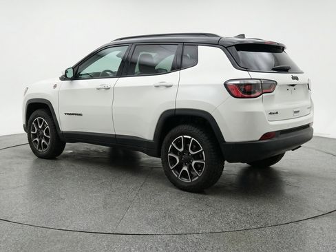 Used 2025 Jeep Compass Trailhawk AWD/4WD image 6