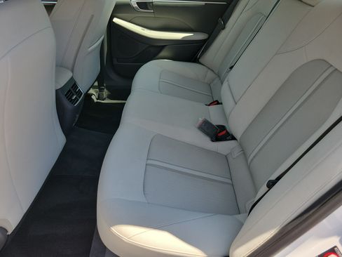 Used 2023 Hyundai Sonata SEL w/ Convenience Package FWD image 9