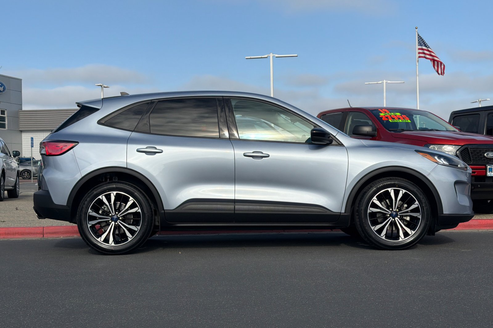 Used 2022 Ford Escape SE FWD image 3