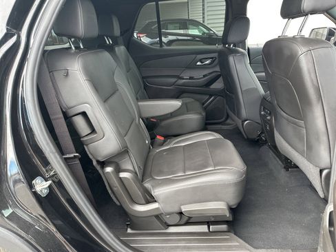 Used 2023 Chevrolet Traverse LT image 12