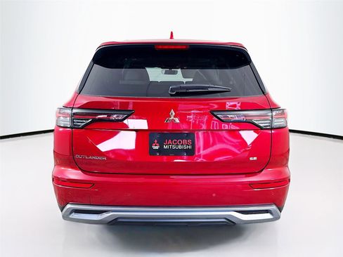 New 2025 Mitsubishi Outlander SE image 6
