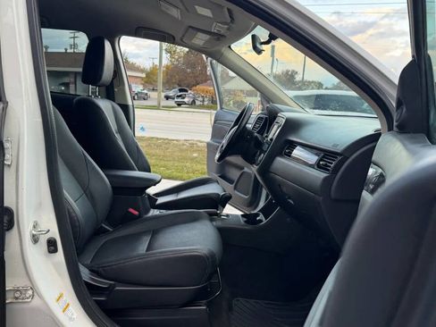 Used 2016 Mitsubishi Outlander SEL image 17