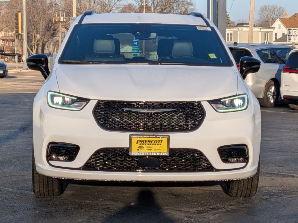 New 2026 Chrysler Pacifica Select w/ S Appearance Package AWD/4WD image 2