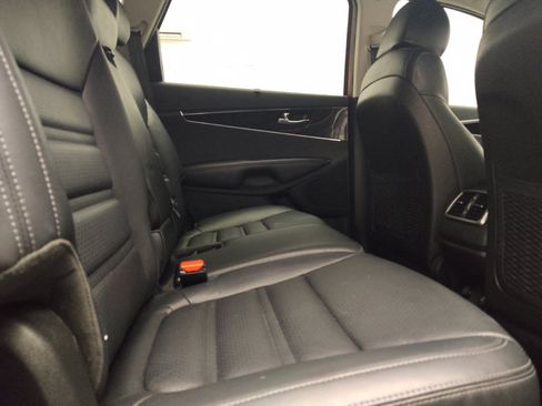 Used 2018 Kia Sorento EX FWD image 19