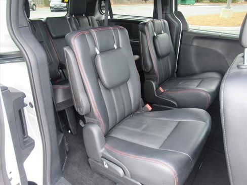 Used 2017 Dodge Grand Caravan GT image 28