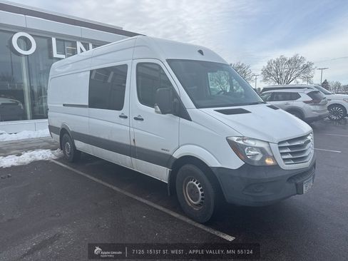 Used 2015 Freightliner Sprinter 2500 image 1