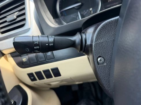 Used 2019 Toyota Highlander XLE AWD/4WD image 16