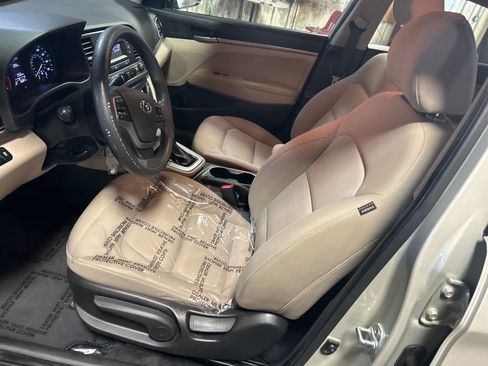 Used 2017 Hyundai Elantra SE image 26