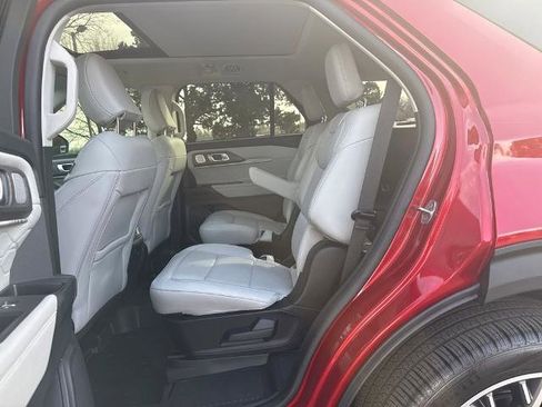 Certified 2025 Ford Explorer Platinum w/ Ultimate Package image 21