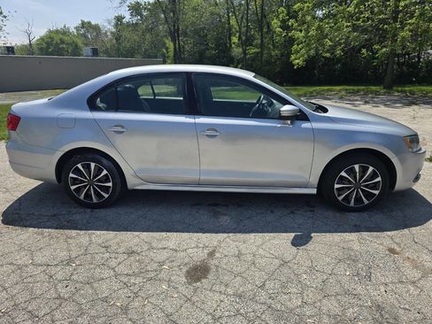 Used 2011 Volkswagen Jetta SE image 3