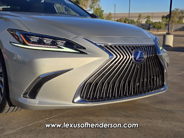 Used 2021 Lexus ES 300h w/ Accessory Package FWD image 9