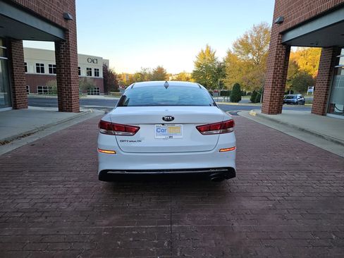 Used 2019 Kia Optima LX image 5