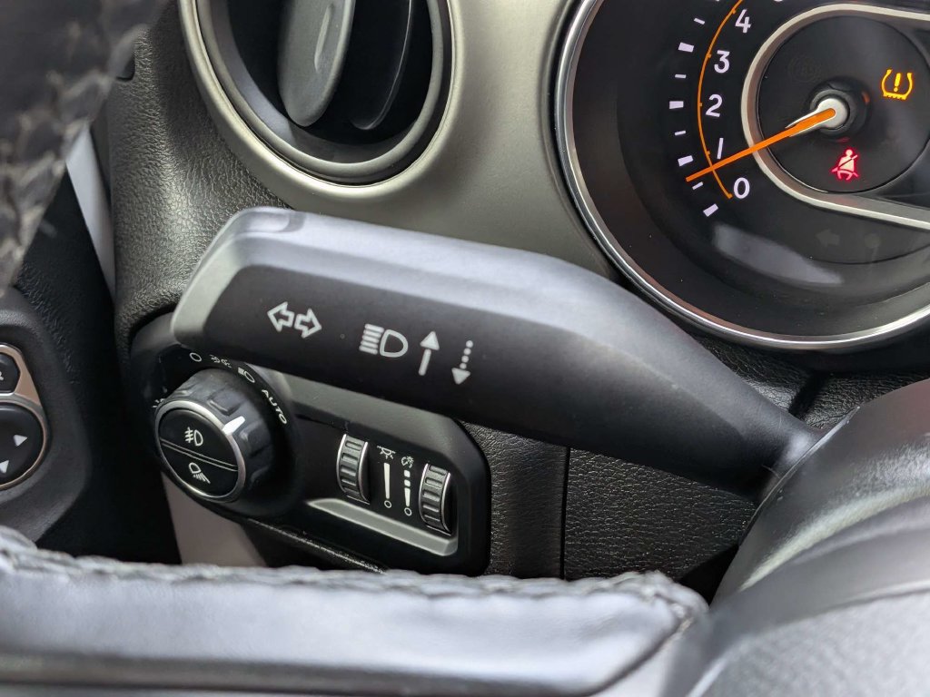 Used 2021 Jeep Gladiator Sport AWD/4WD image 21