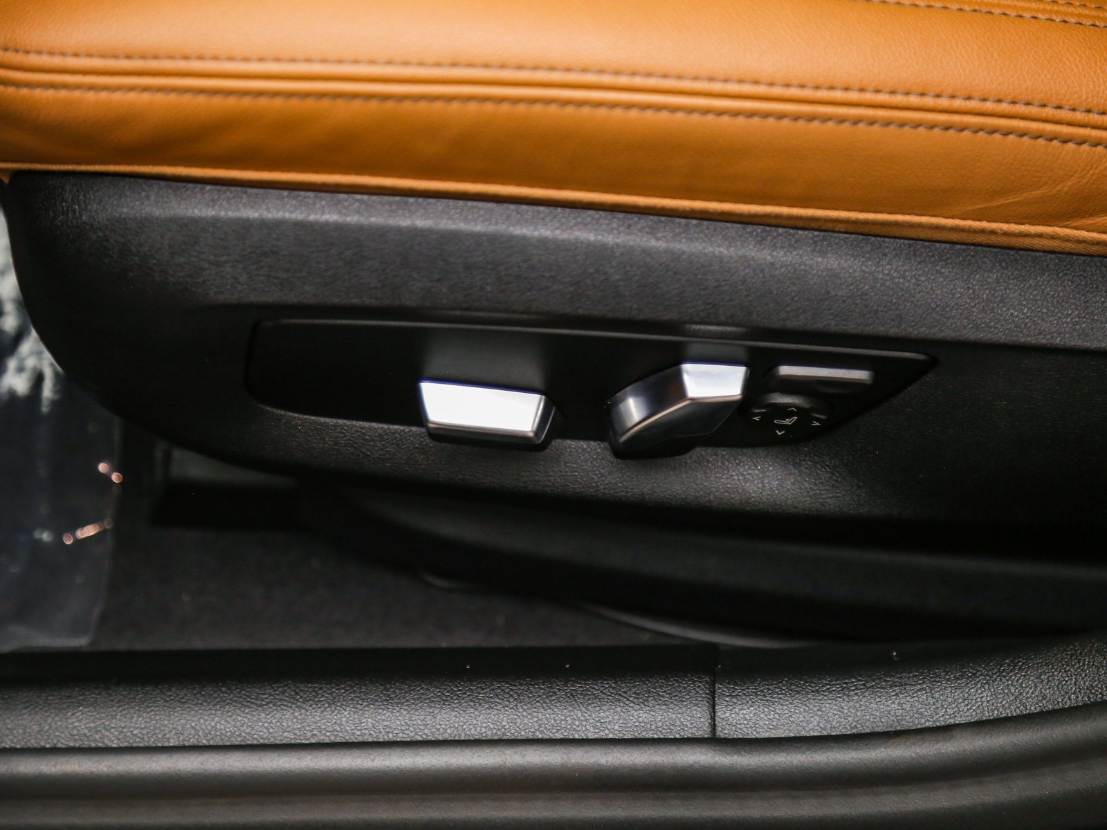 Certified 2023 BMW 530e w/ Convenience Package RWD image 22