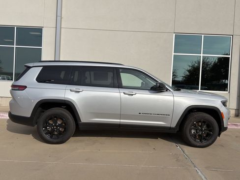 New 2025 Jeep Grand Cherokee L Altitude AWD/4WD image 4