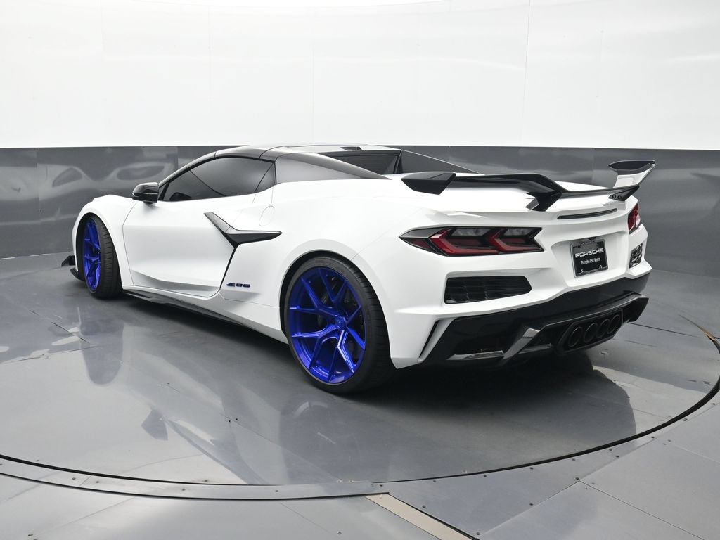 Used 2024 Chevrolet Corvette Z06 w/ Z07 Performance Package RWD image 3