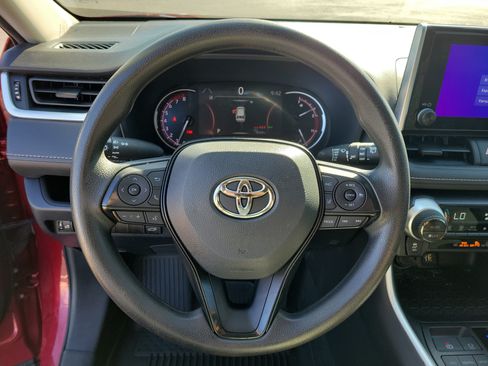 Used 2023 Toyota RAV4 XLE w/ Convenience Package FWD image 23
