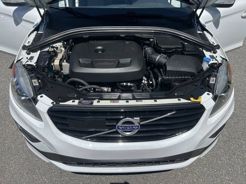 Used 2017 Volvo XC60 T6 R-Design w/ Climate Package AWD/4WD image 18