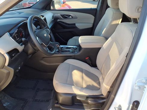 Used 2023 Chevrolet Traverse LS image 11