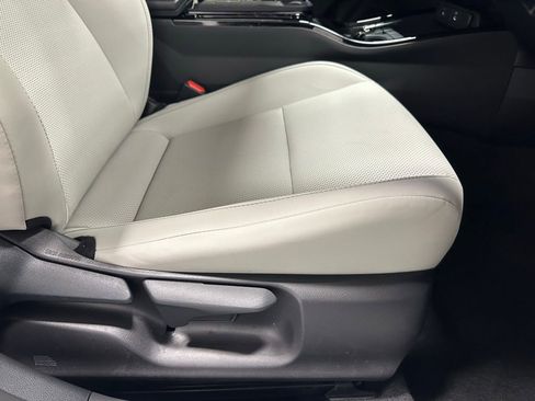 Used 2025 Toyota Prius XLE image 58