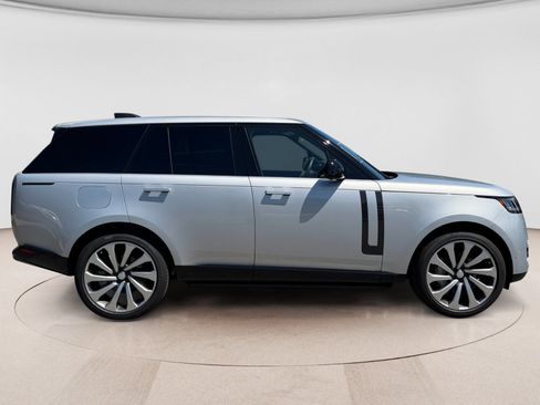 Used 2025 Land Rover Range Rover SE AWD/4WD image 6