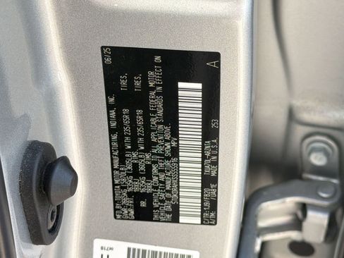 Used 2025 Toyota Highlander LE image 21