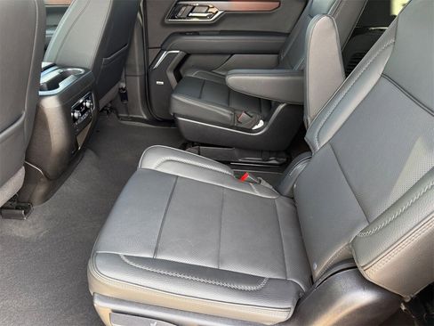 Used 2025 GMC Yukon XL Denali image 23