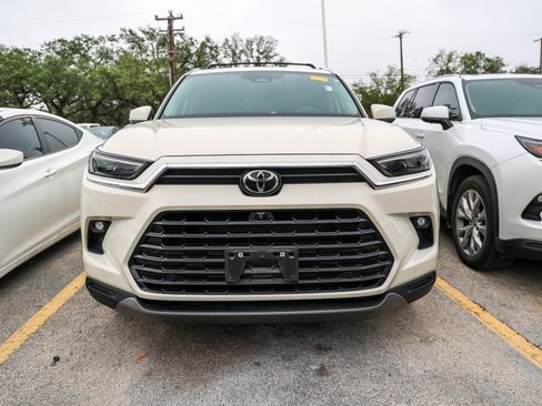 Certified 2024 Toyota Grand Highlander FWD image 4