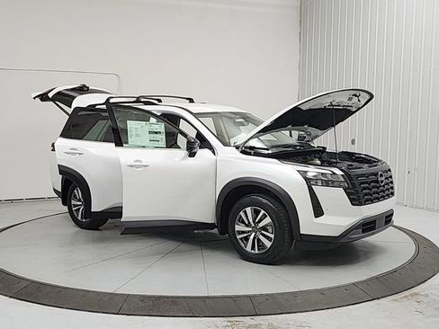 New 2026 Nissan Pathfinder SL FWD image 9