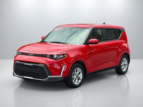 Certified 2025 Kia Soul LX w/ LX Technology Package FWD image 3