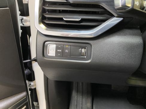 Used 2025 GMC Acadia Elevation image 37