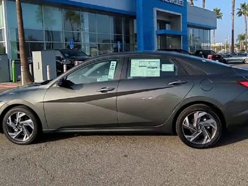 Used 2025 Hyundai Elantra Sport image 5