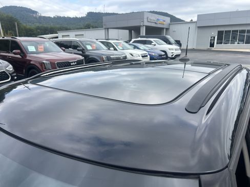 Used 2016 MINI Cooper 4-Door Hardtop FWD image 13