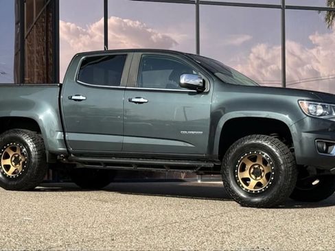 Used 2017 Chevrolet Colorado LT w/ Luxury Package, Chrome AWD/4WD image 16