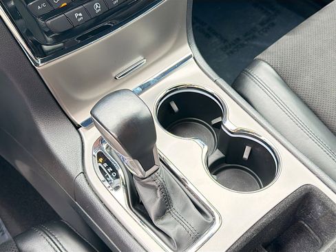 Used 2022 Jeep Grand Cherokee Laredo X image 28