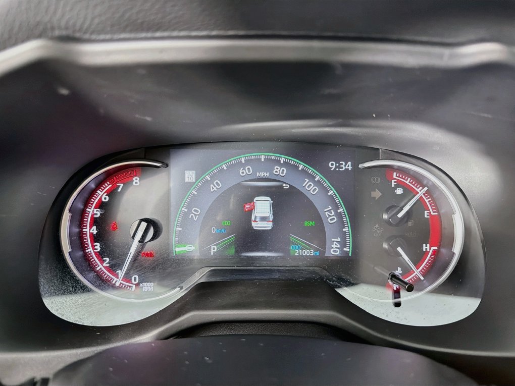 Used 2025 Toyota RAV4 XLE FWD image 18