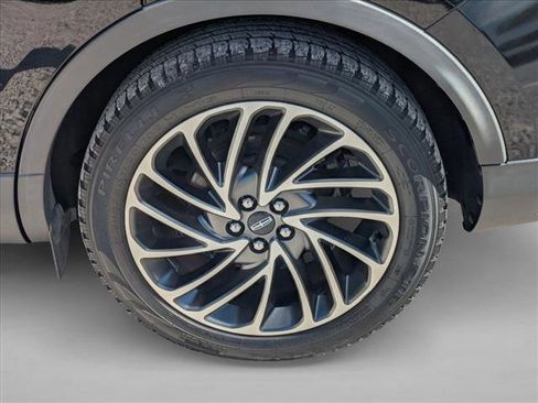 Used 2019 Lincoln Nautilus Reserve image 7